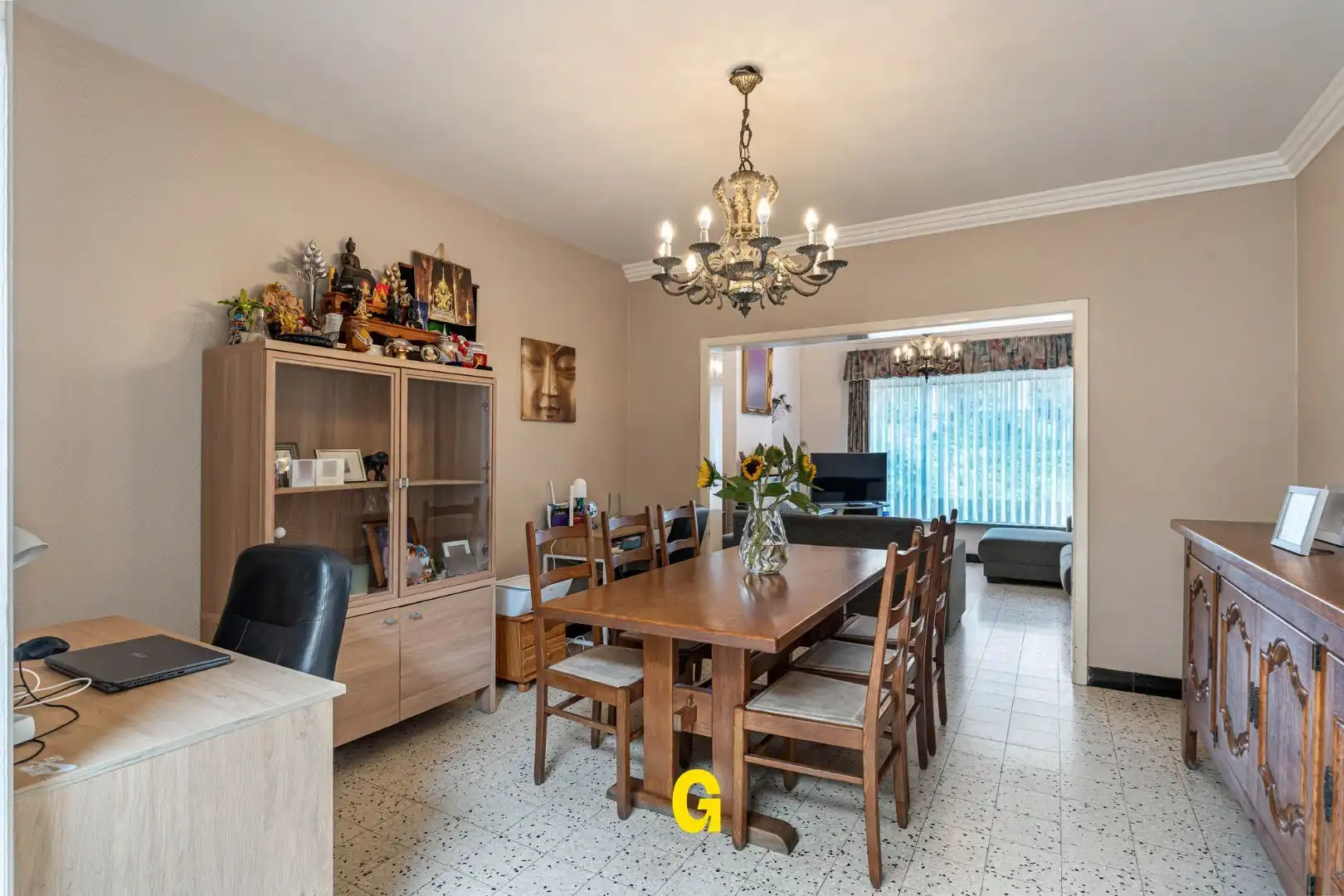 Grondig te renoveren woning met degelijke structuur en ruime tuin op 10a 67ca, met weids zicht op de achtergelegen glooiende groene omgeving foto 7