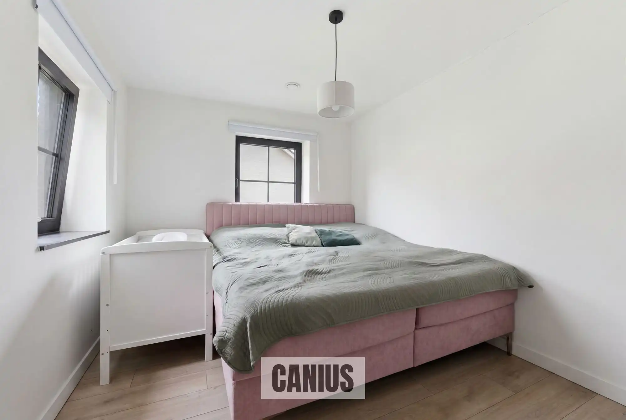 MODERNE WONING MET 3 SLKS & TUIN foto 12