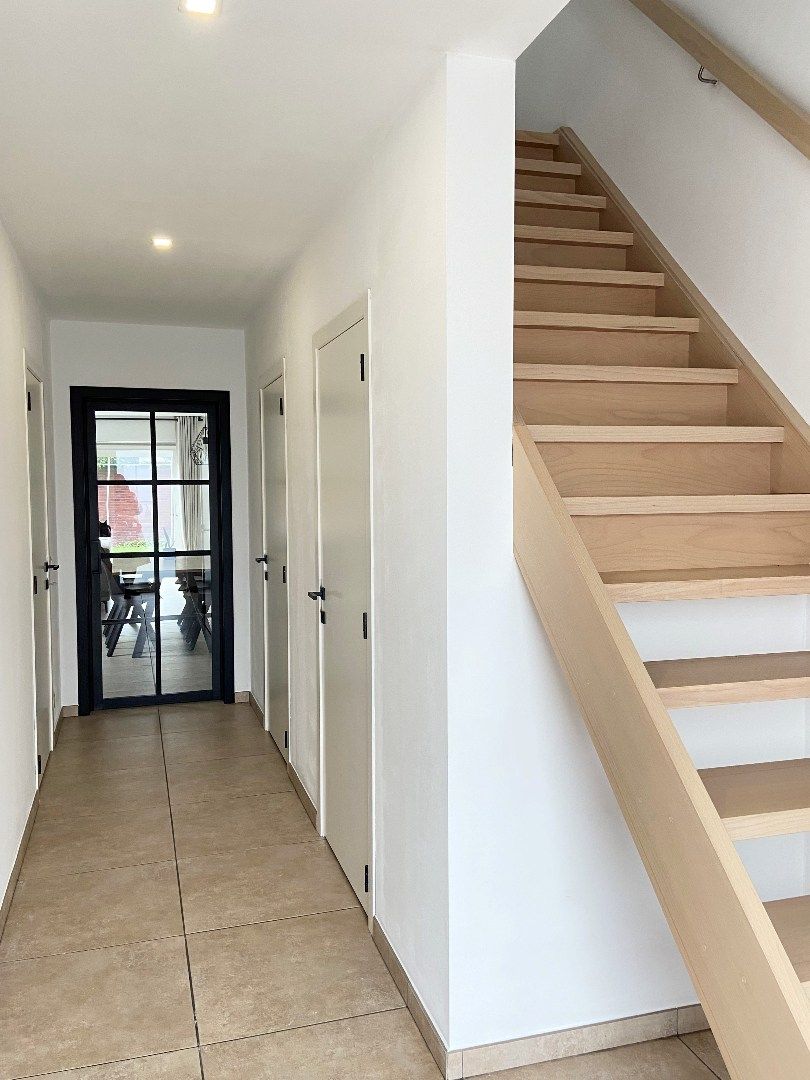 INSTAPKLARE RIJWONING MET 3 SLAAPKAMERS, GARAGE EN TUIN foto 5