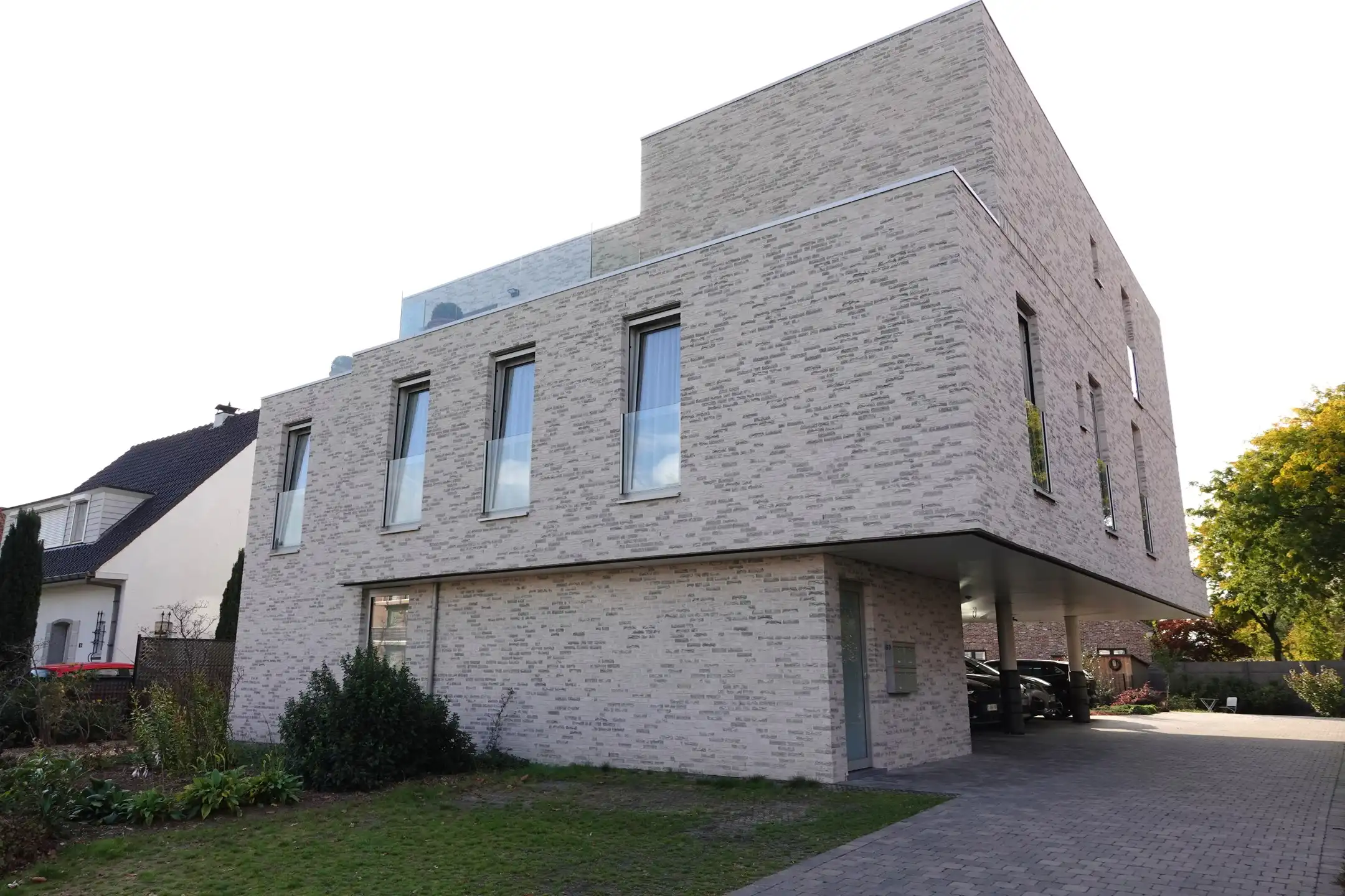 Nieuwbouwappartement met 2 slpks, terras en autostaanplaats. foto 16