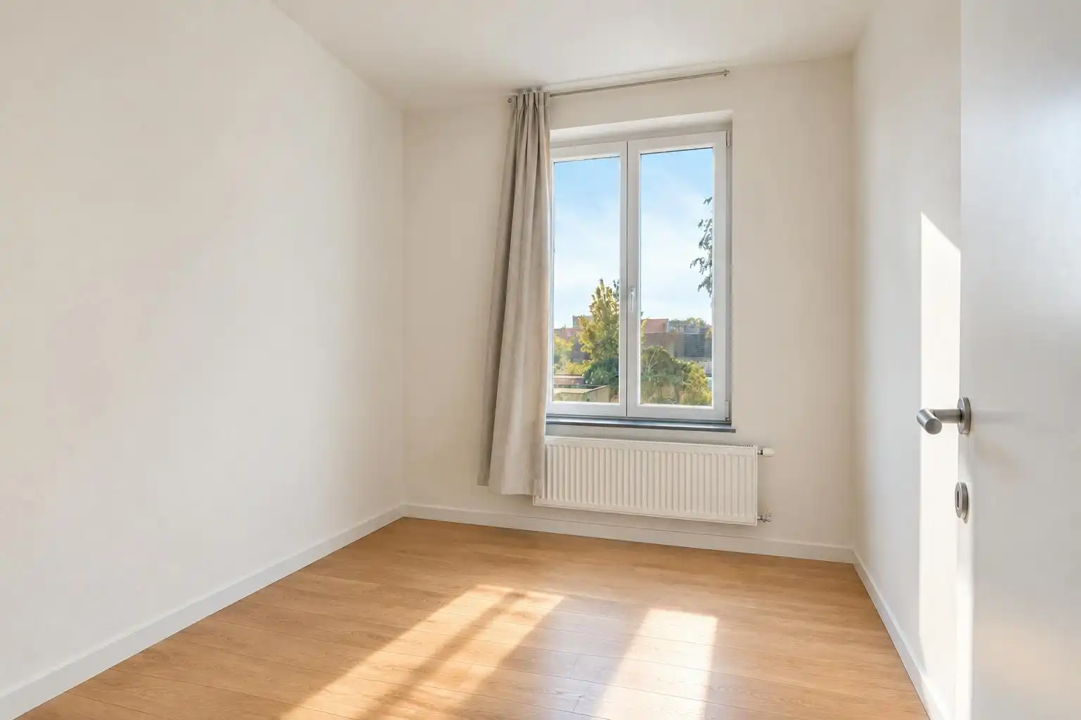 Instapklaar huis met 4 slaapkamers en koer te koop in Brugge foto 6