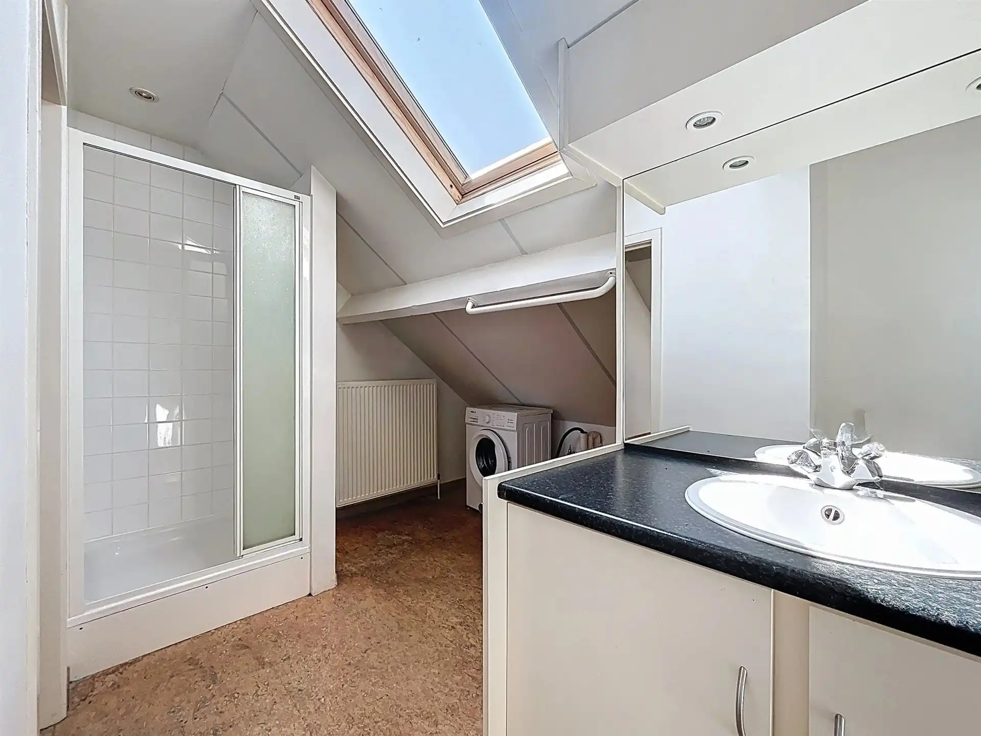 Opbrengsteigendom met 2 appartementen en een handelspand van 200 m² foto 7
