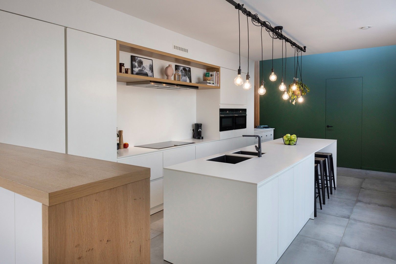 Subliem gerenoveerde en deels nieuw gebouwde woning. foto 4