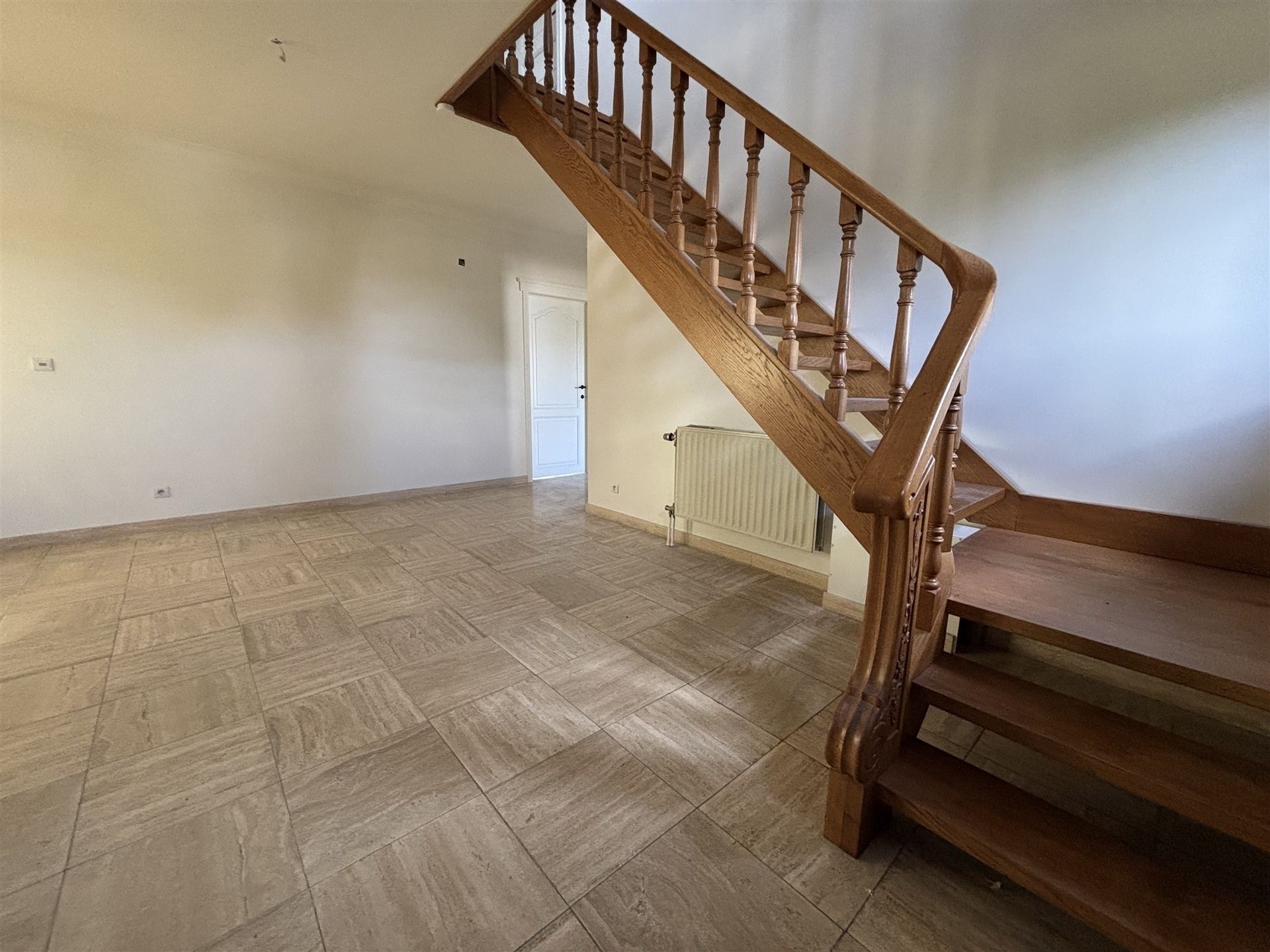 Ruime woning met grote tuin in een rustige straat foto 13