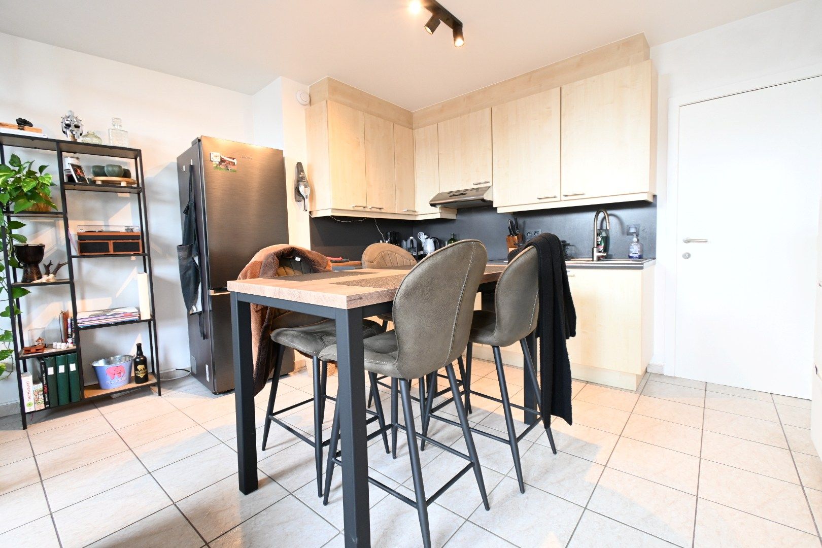 Knappe studio met mezzanine in Tongeren-centrum vlakbij park "De Motten" foto 3