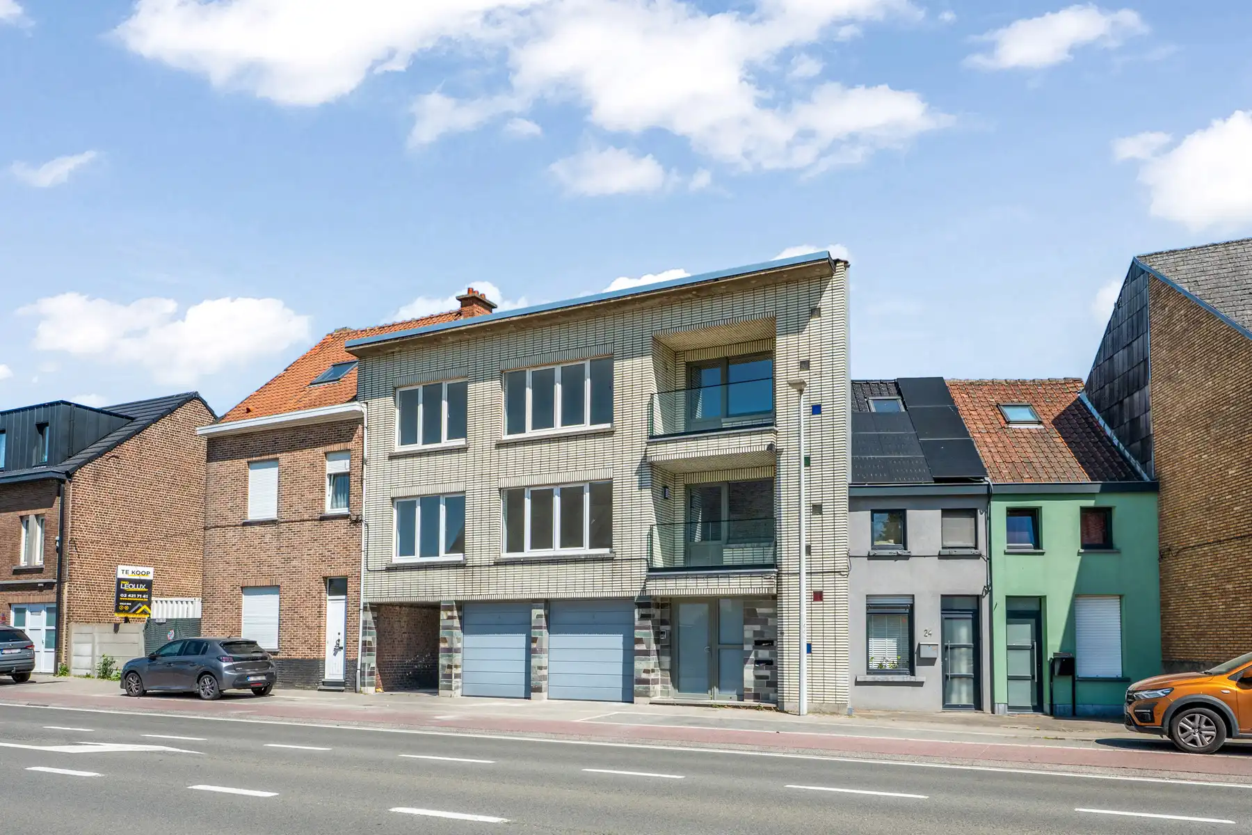 Gerenoveerd 2 slaapkamerappartement met garage foto 24
