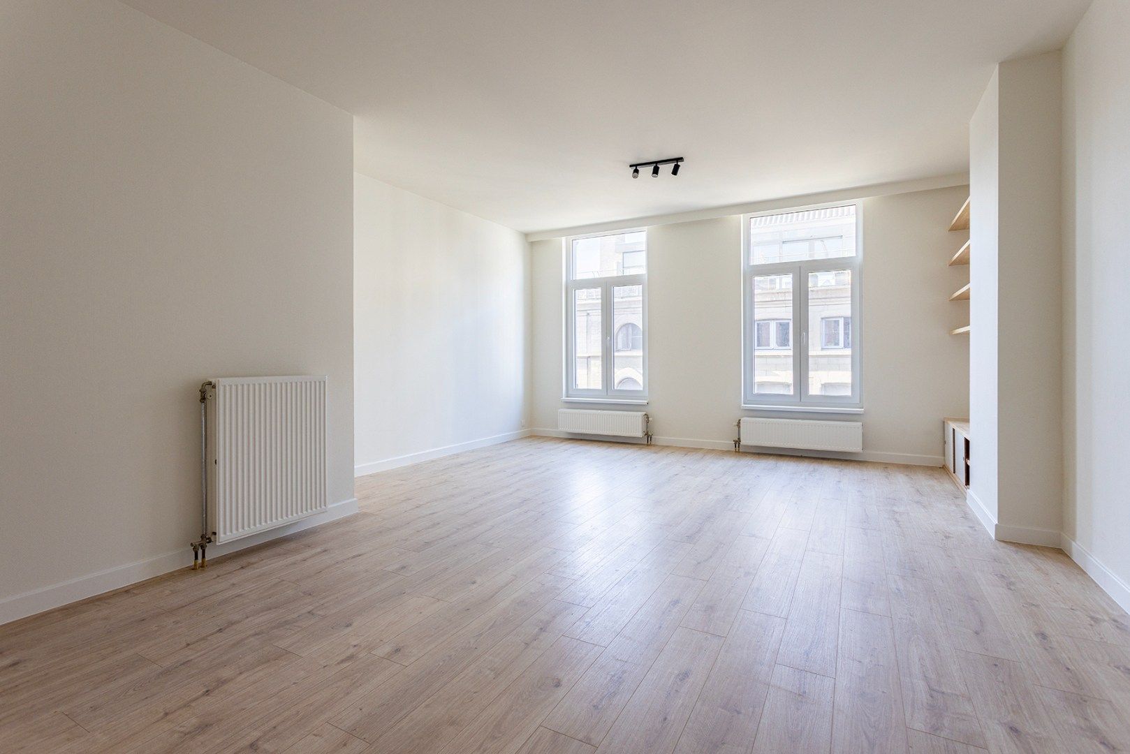 Prachtig, instapklaar 2 slpk app met 2 terrassen op't Zuid! foto {{pictureIndex}}