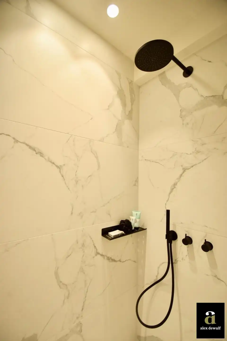 Lichtrijk gerenoveerd appartement nabij de winkels, het strand en de zee. foto 9