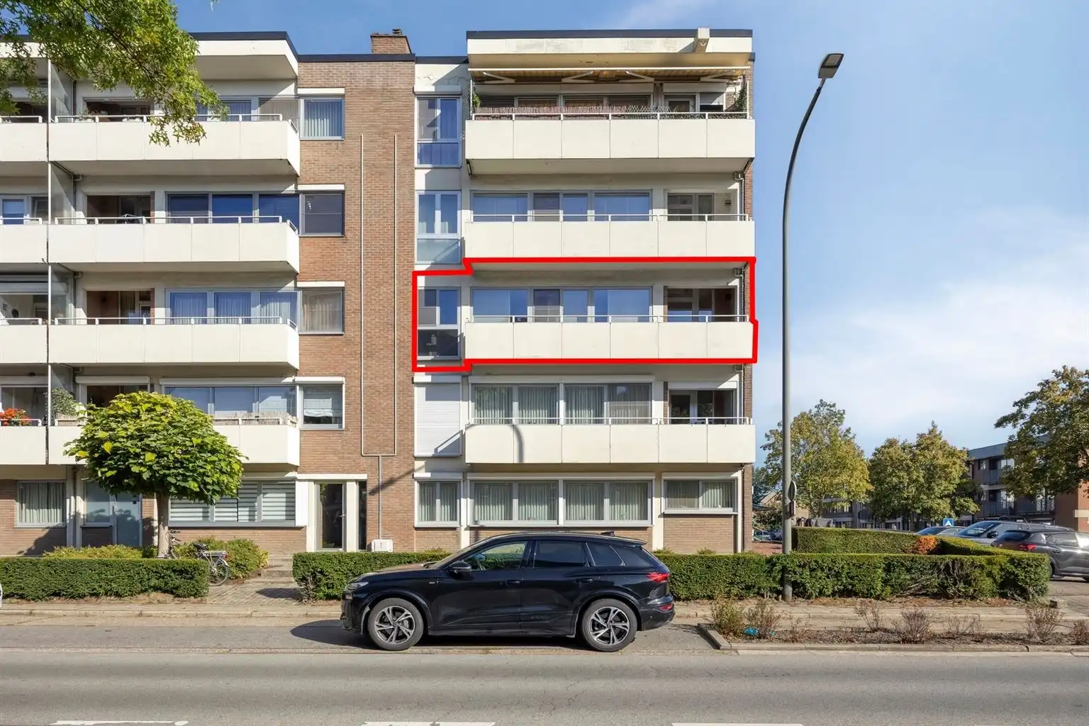 Zeer ruim 3 (+1)-slaapkamer appartement met terras, garagebox en aparte berging, gelegen op wandelafstand van het centrum van Maaseik. foto 26