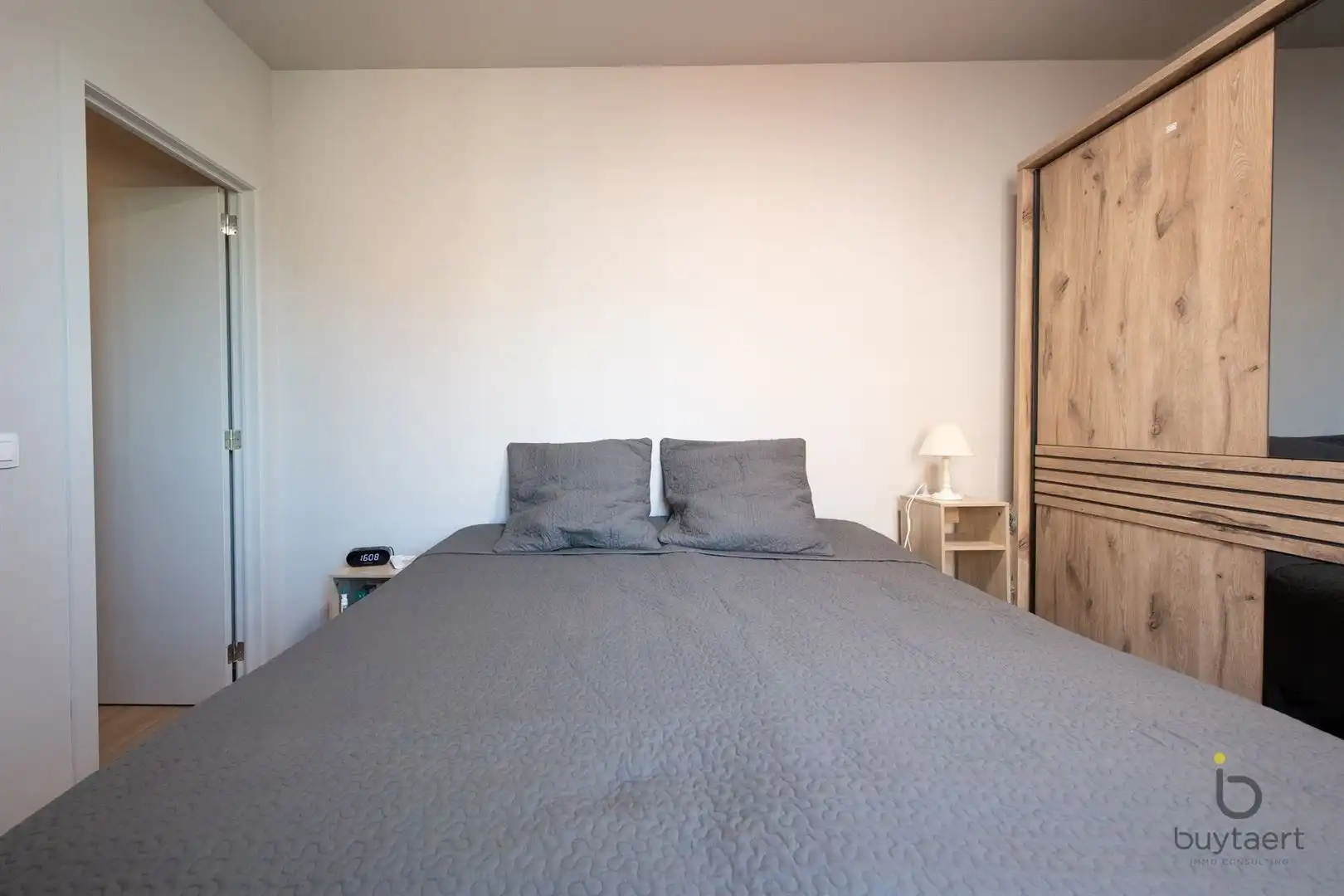 Recent 3 slaapkamer appartement met gezellig terras te Sint Antonius. foto 12