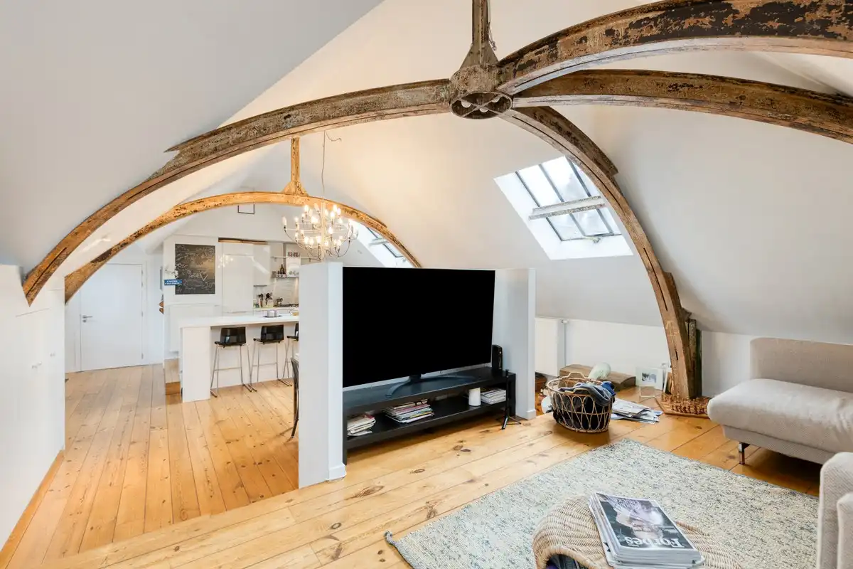 Prachtige loft op unieke locatie in oude Veeartsenschool foto 3