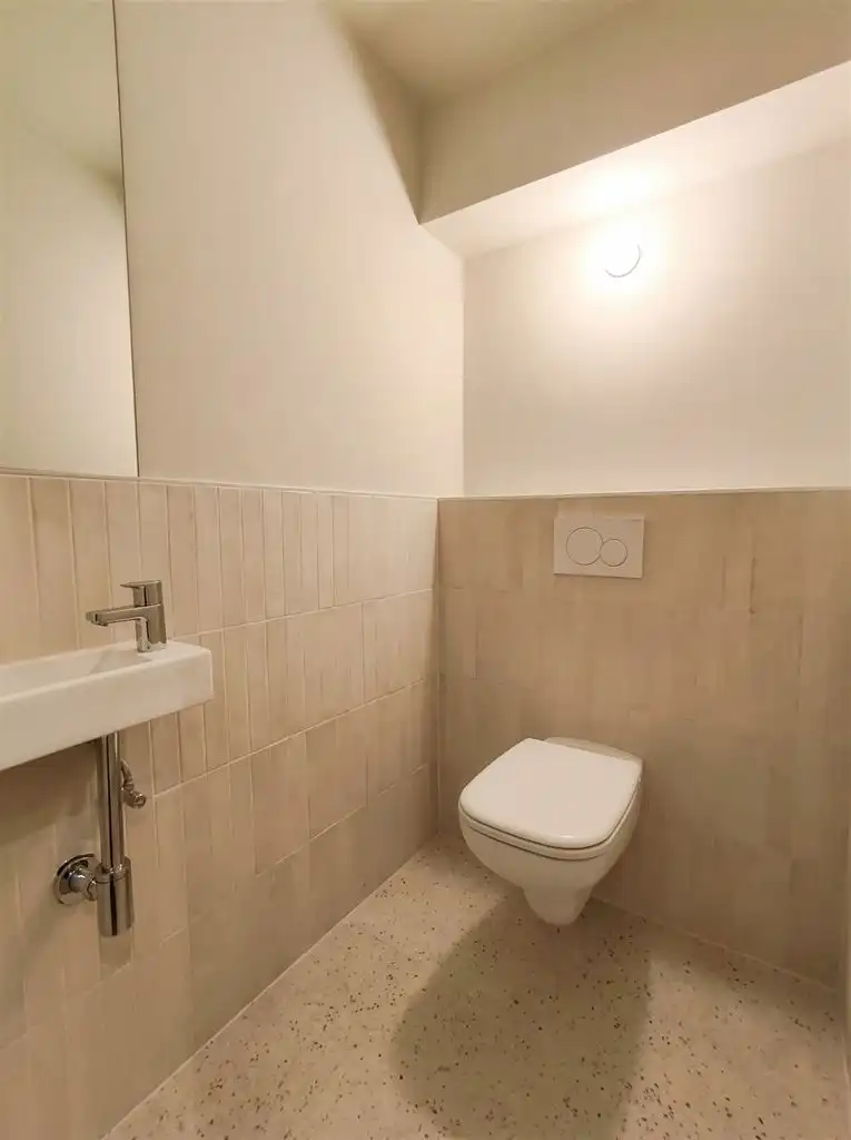 Luxe duplex loft op de tweede verdieping met 2(+1) slaapkamers, ruim terras en optioneel een staanplaats, gelegen in het centrum van Maaseik. foto 16