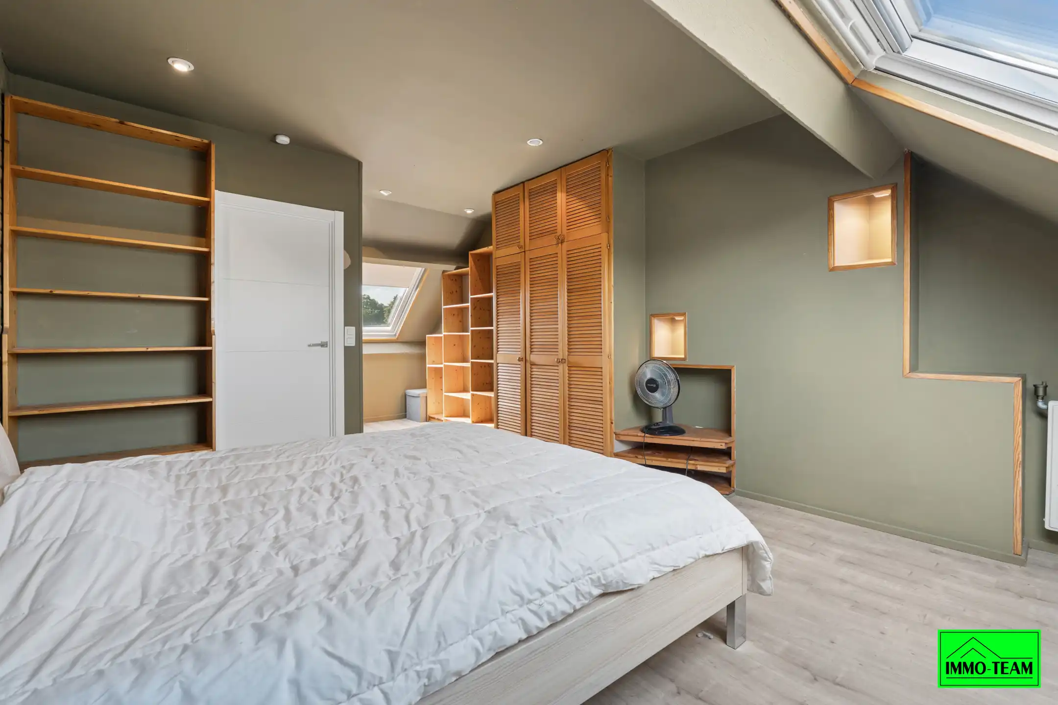 Gezellige, instapklare 2-gevelwoning nabij centrum Okegem foto 18