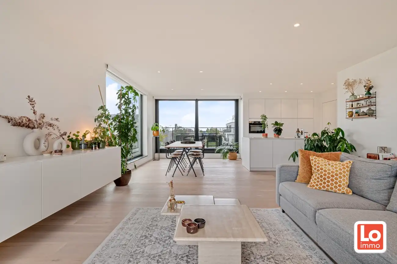 VERKOCHT! Luxe Penthouse met 1 slaapkamer en 2 grote terrassen op een topligging in het centrum van Lochristi! foto 7