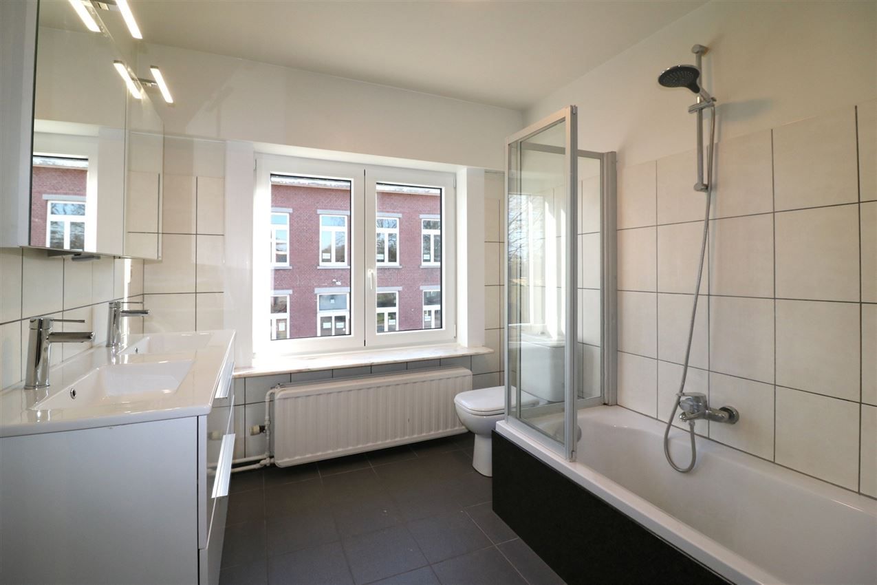 karaktervol, 3 grote slaapkamers, zuidterras, nabij station en natuur foto 21