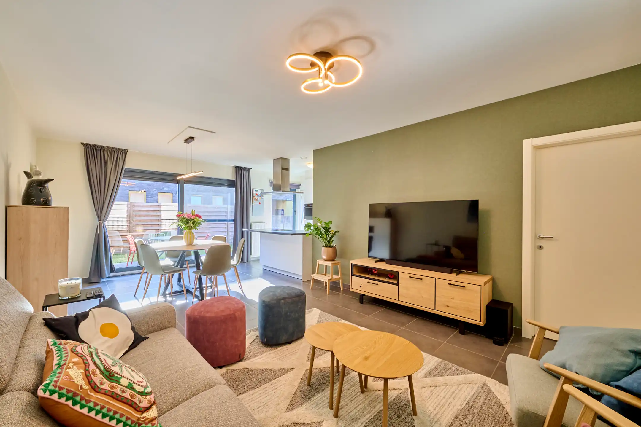 Glv 2slpk appartement, tuin met terras, parking en berging  foto {{pictureIndex}}