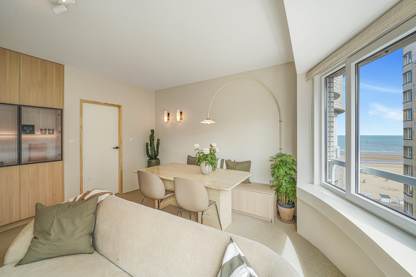 Luxueus gerenoveerd appartement met lateraal zeezicht foto 7