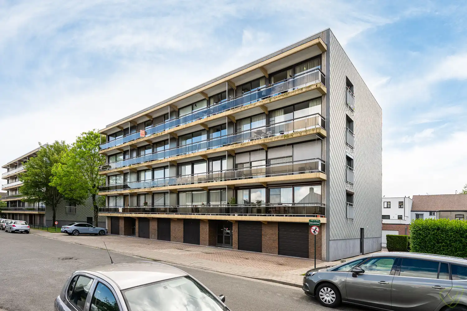 Prachtig en ruim hoekappartement in een rustige residentie nabij de Markt van Eeklo! foto {{pictureIndex}}