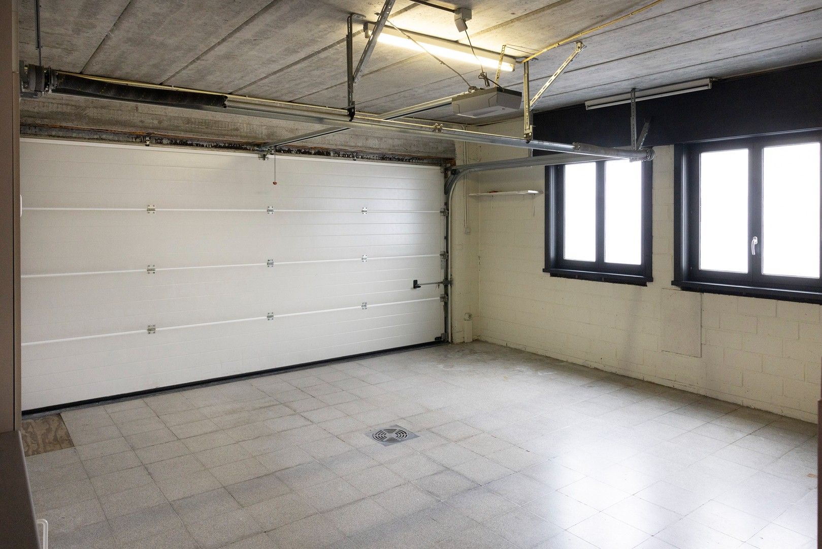 Gezellige halfopenwoning met 5 slaapkamers en grote garage. foto 13