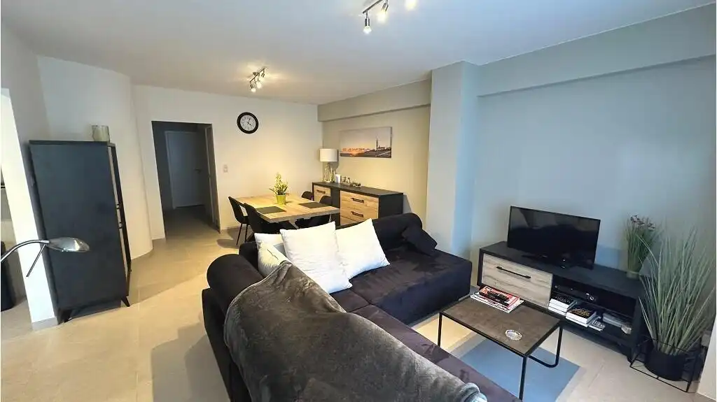 Instapklaar 2-slaapkamerappartement te koop in Oostende foto 2