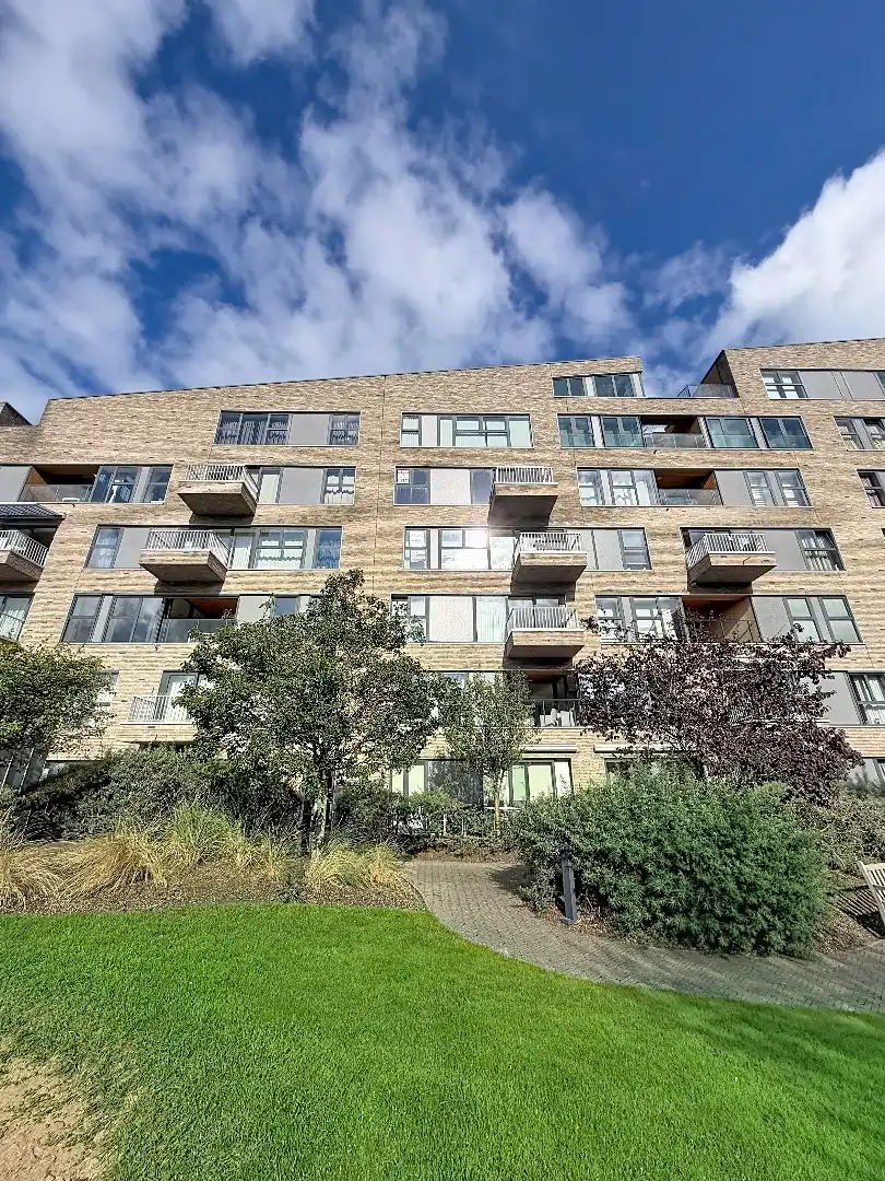 Zongericht appartement met terras in het stadcentrum doch in een oase van groen foto 13