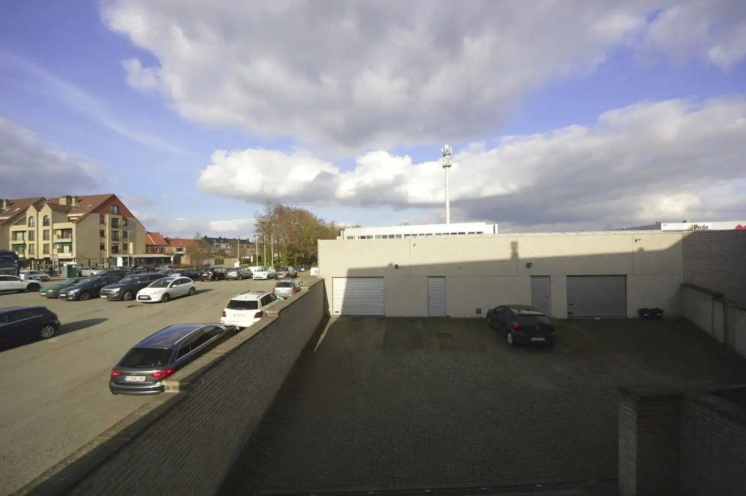 INSTAPKLAAR APP. MET TERRAS EN AUTOSTAANPLAATS CENTRUM NINOVE foto 15