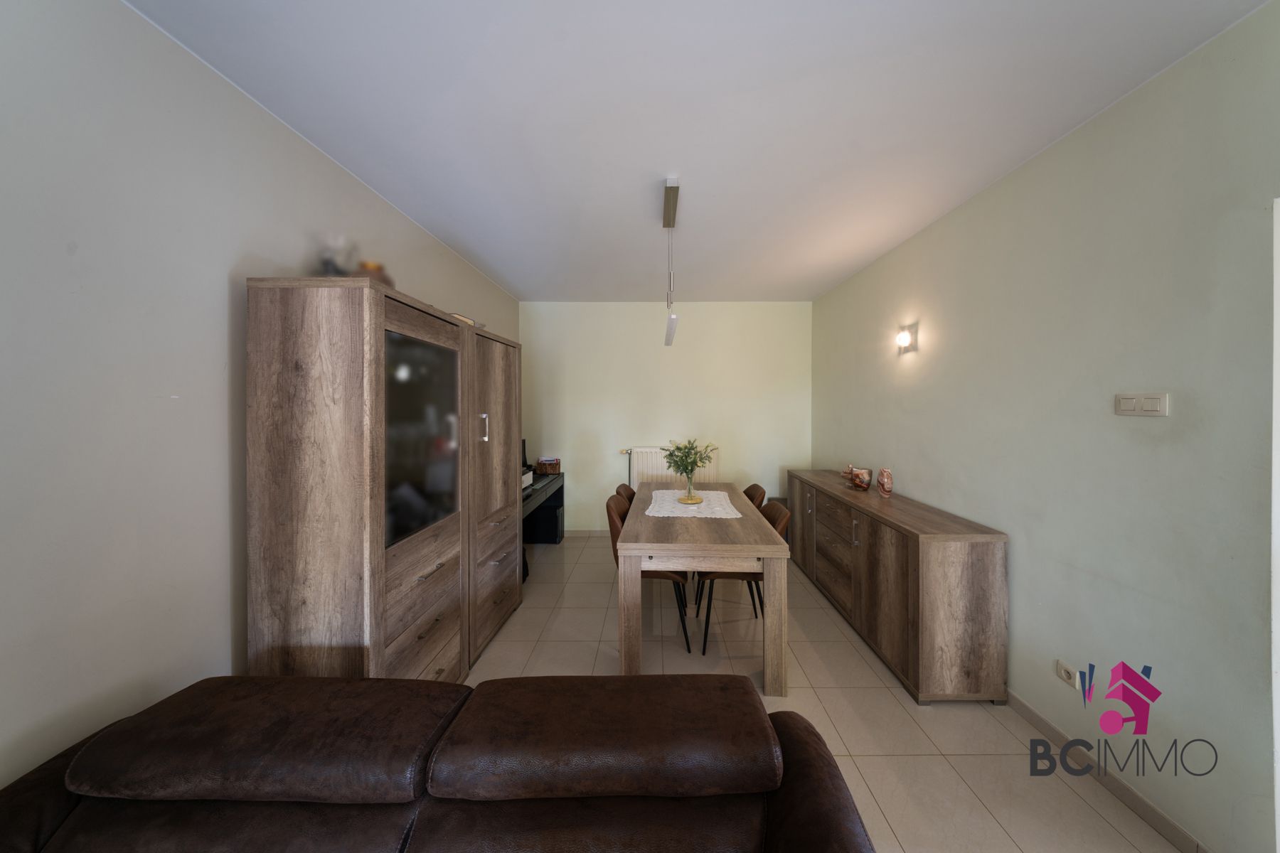 Halfopen woning met garage, zonnepanelen en ruime oprit foto 13