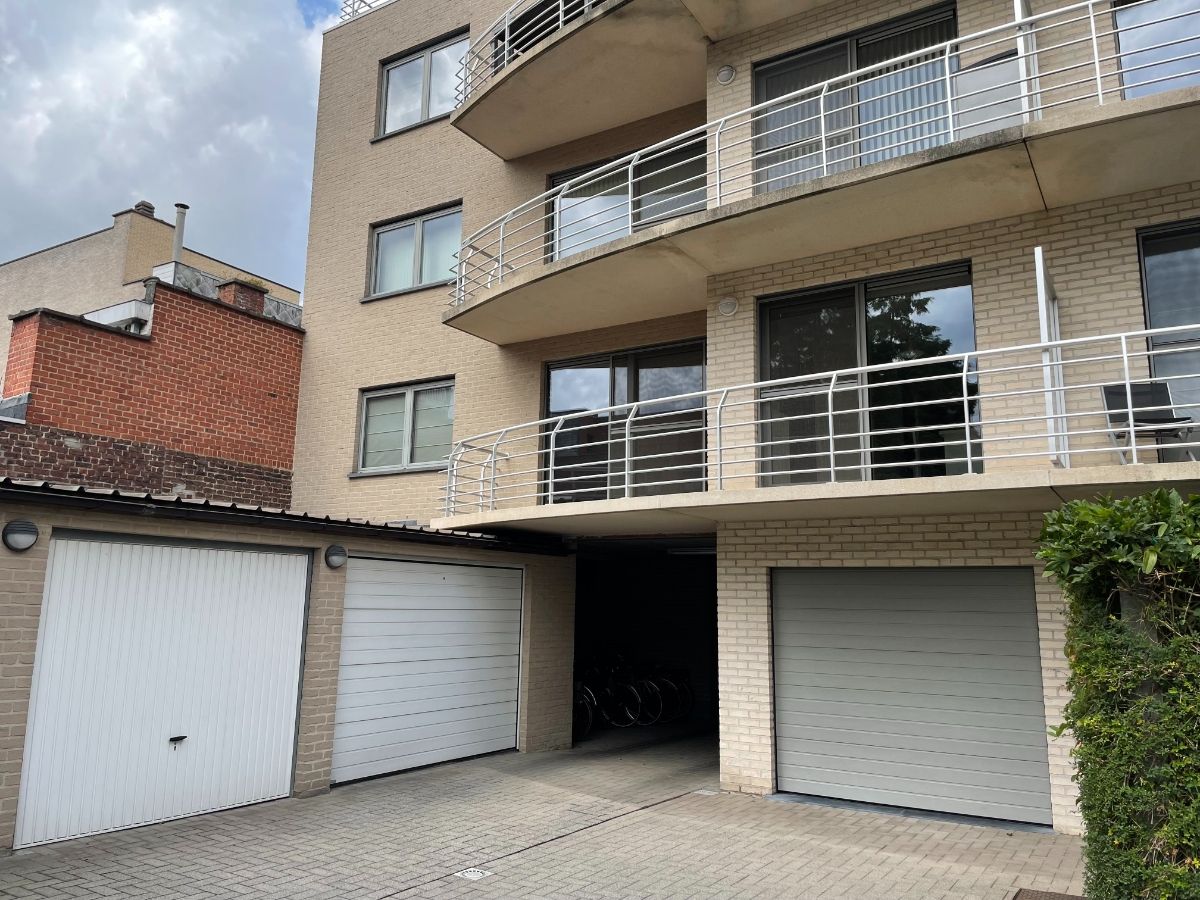 ruim instapklaar twee slaapkamer appartement met groot zongericht terras & gelijkvloerse garage foto 28