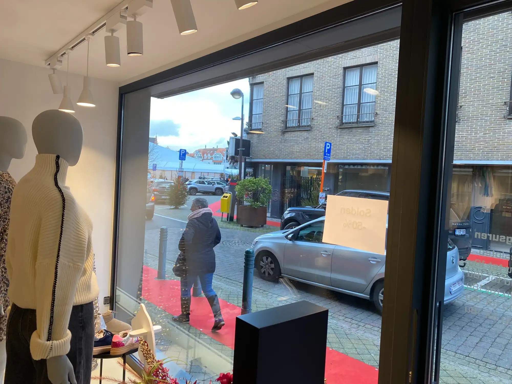 Uiterst centraal gelegen handelspand - topligging Markt foto 3