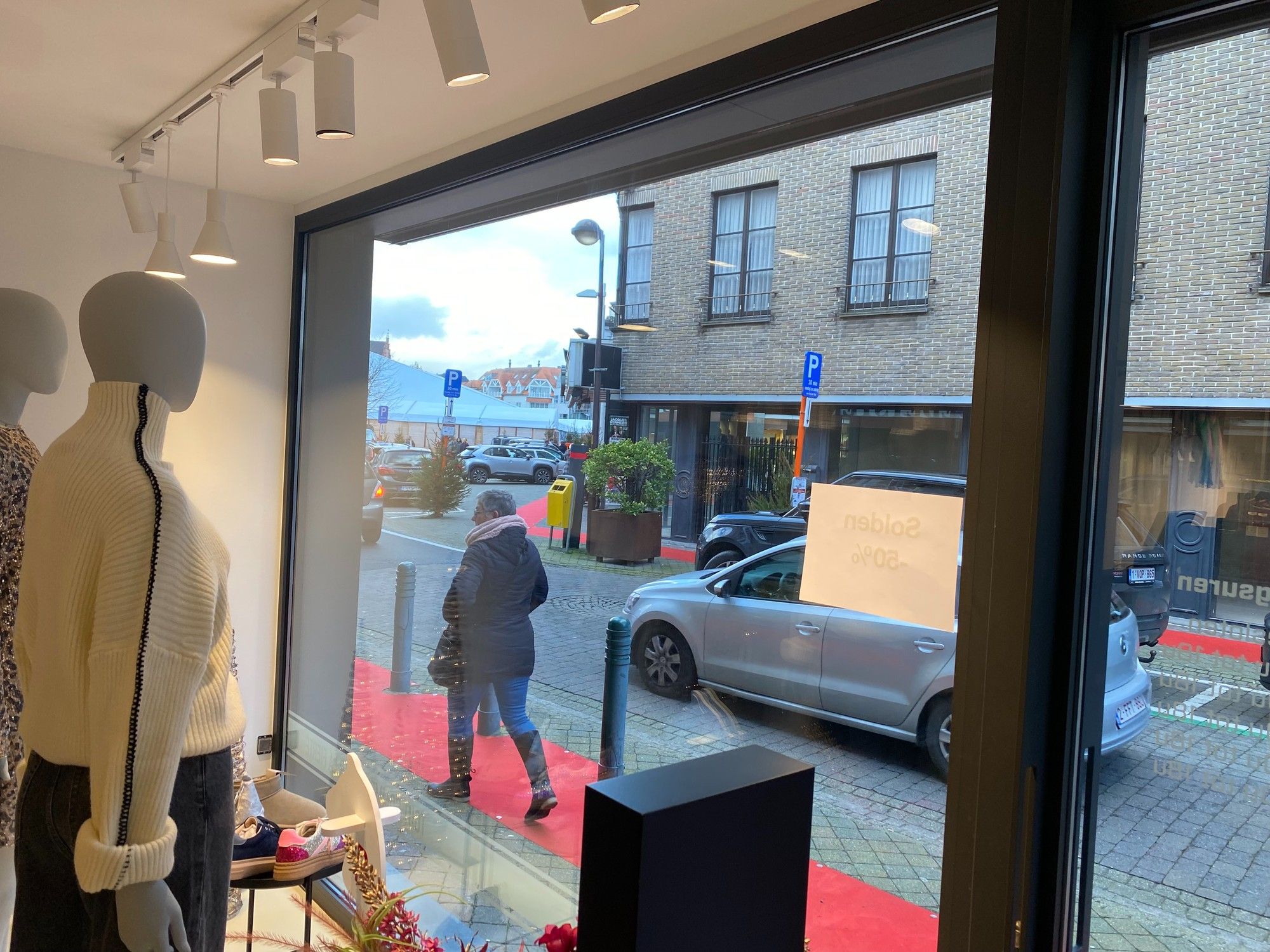 Uiterst centraal gelegen handelspand - topligging Markt foto 3