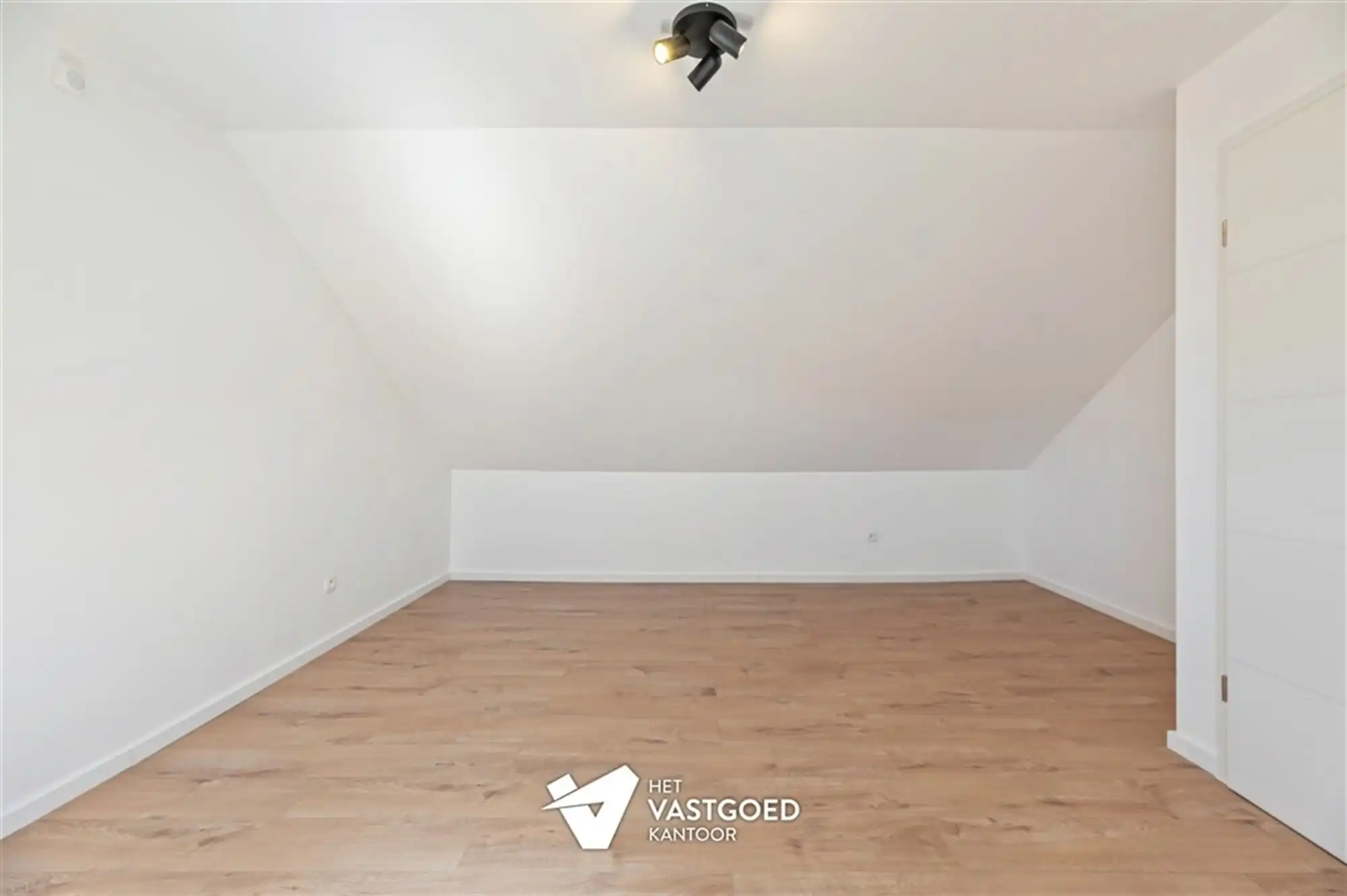 VOLLEDIG GERENOVEERDE WONING MET 3 SLAAPKAMERS VLAK BIJ BERINGEN-CENTRUM foto 21