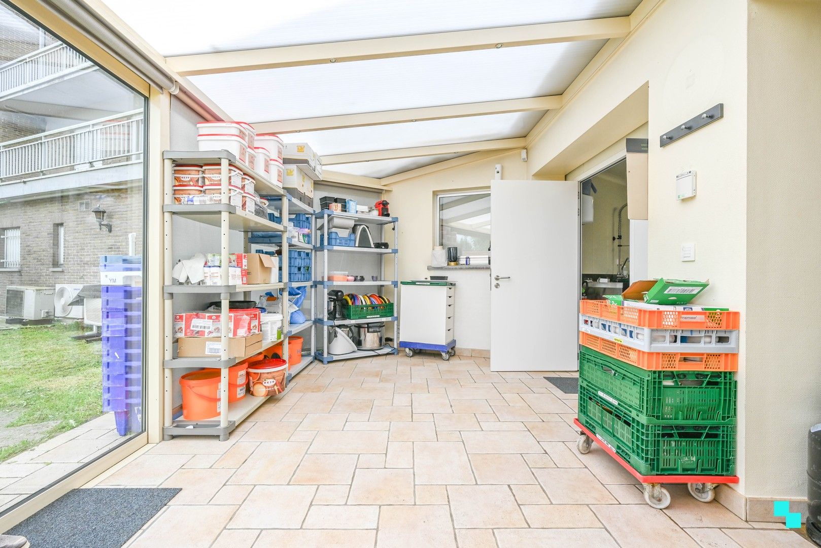 Gunstig gelegen handelspand in het hart van Oostrozebeke foto 12