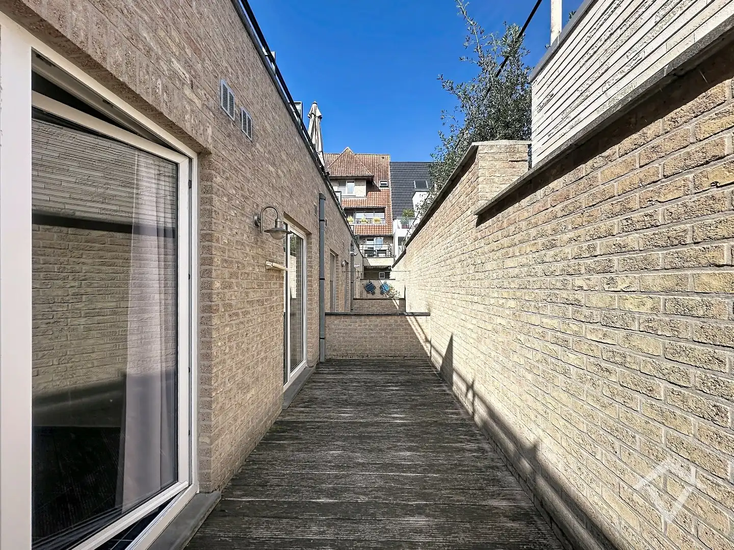 Instapklaar gelijkvloers appartement met twee slaapkamers, terras en ondergrondse parkeerplaats.  foto 18