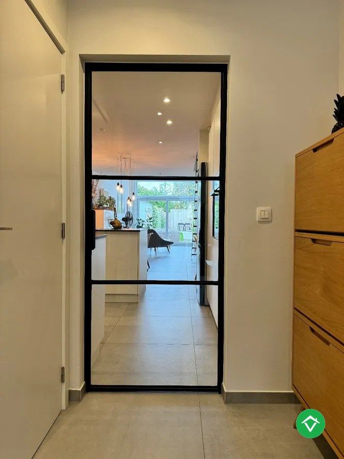 Instapklare woning met 2 slaapkamers en tuin te Eernegem foto 3