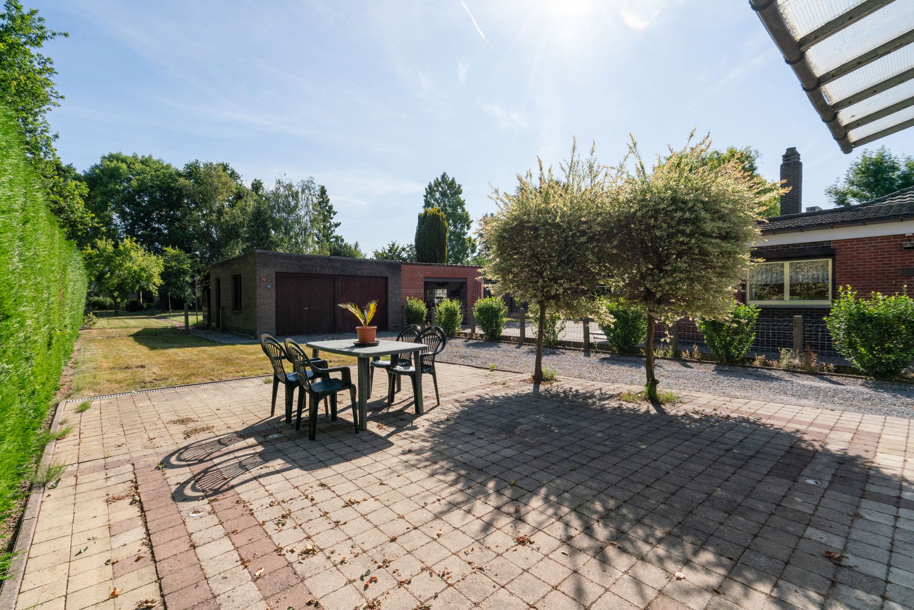 Gezinswoning met 3 slpk, grote tuin, garage en staanplaatsen foto 16