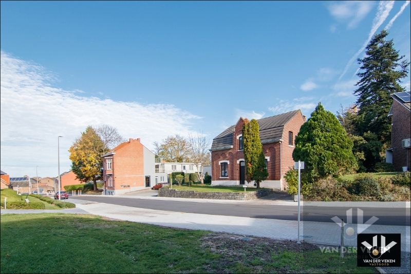 Karaktervolle, te renoveren woning op een perceel van ruim 12 aren. Ideaal gelegen nabij het centrum van Tongeren! foto 4