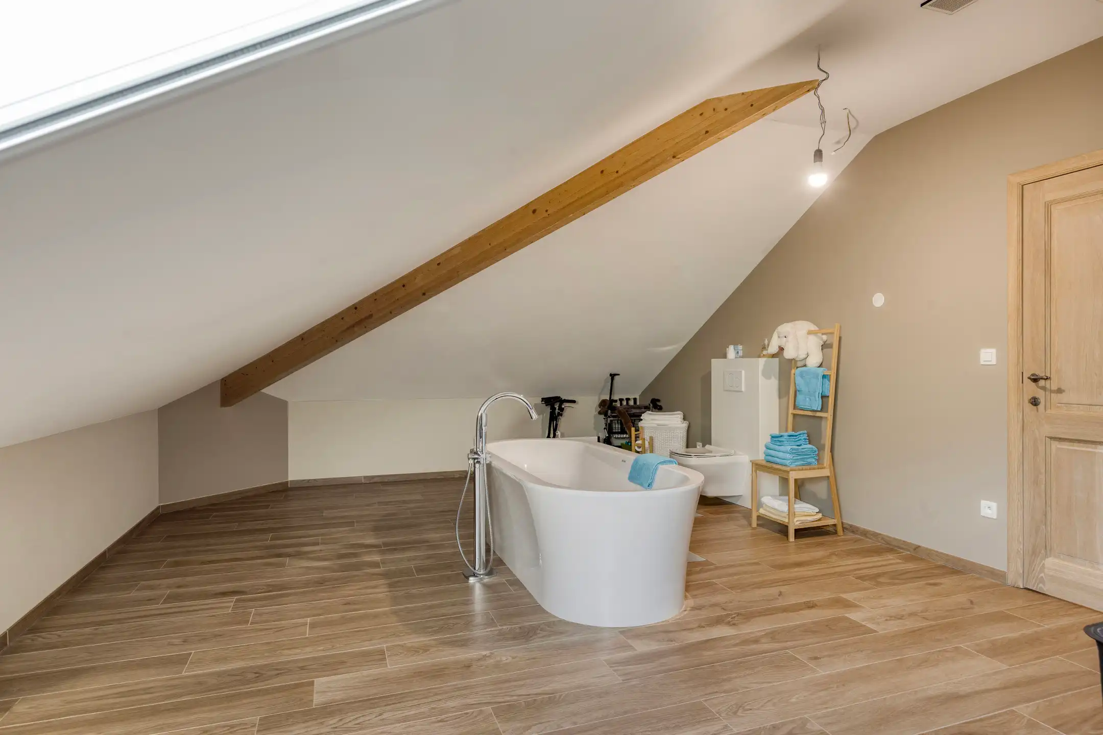 Vrijstaande, ruime villa (314m2) op een perceel van 30 are foto 20