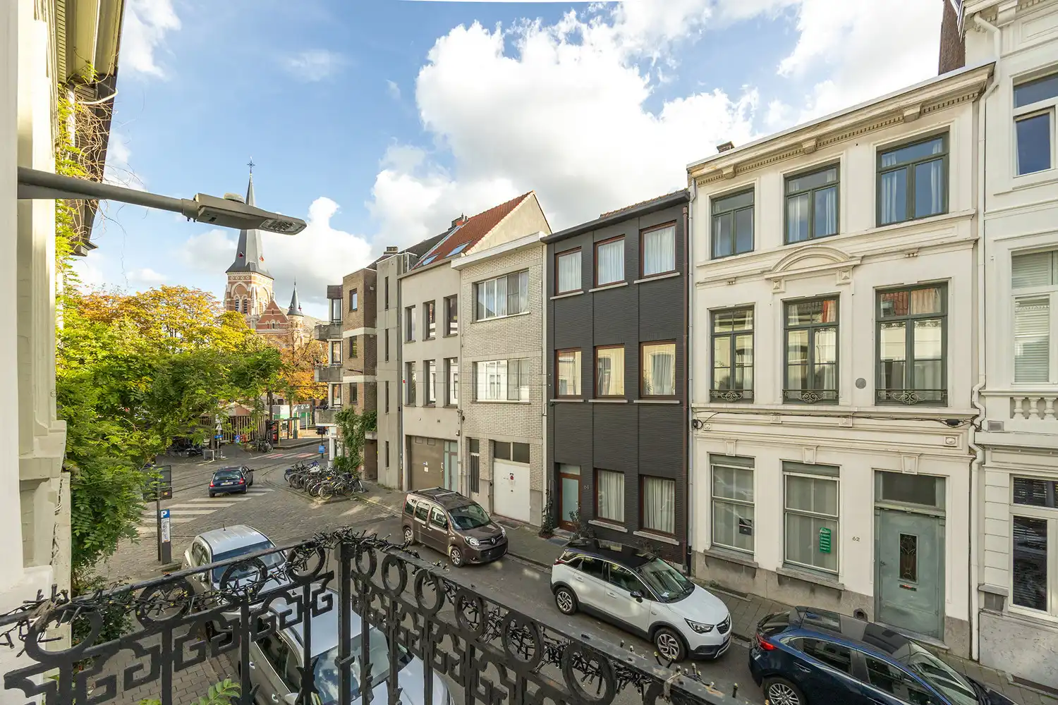 Karaktervol herenhuis met arte-déco aan de Dageraadplaats foto 19