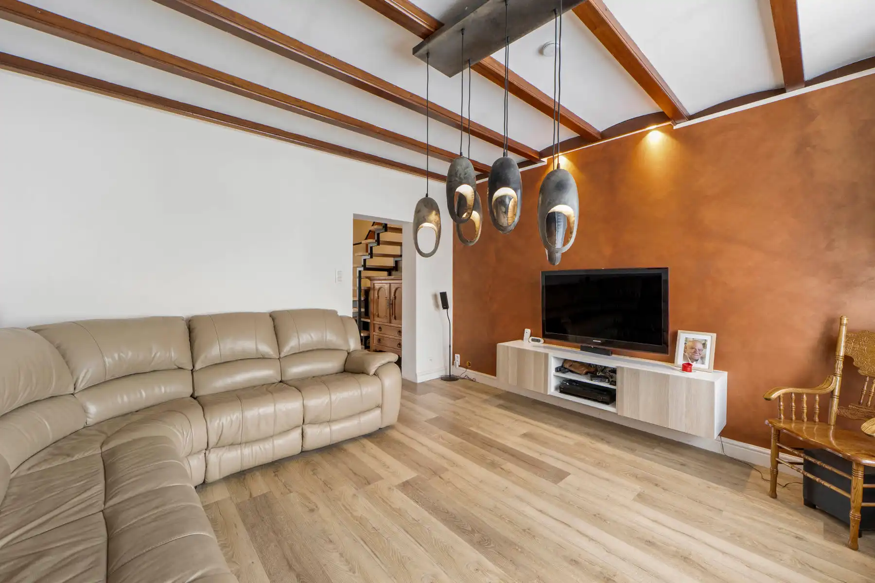 Stijlvolle, instapklare woning met moderne afwerking en gezellige tuin in Genk foto 9