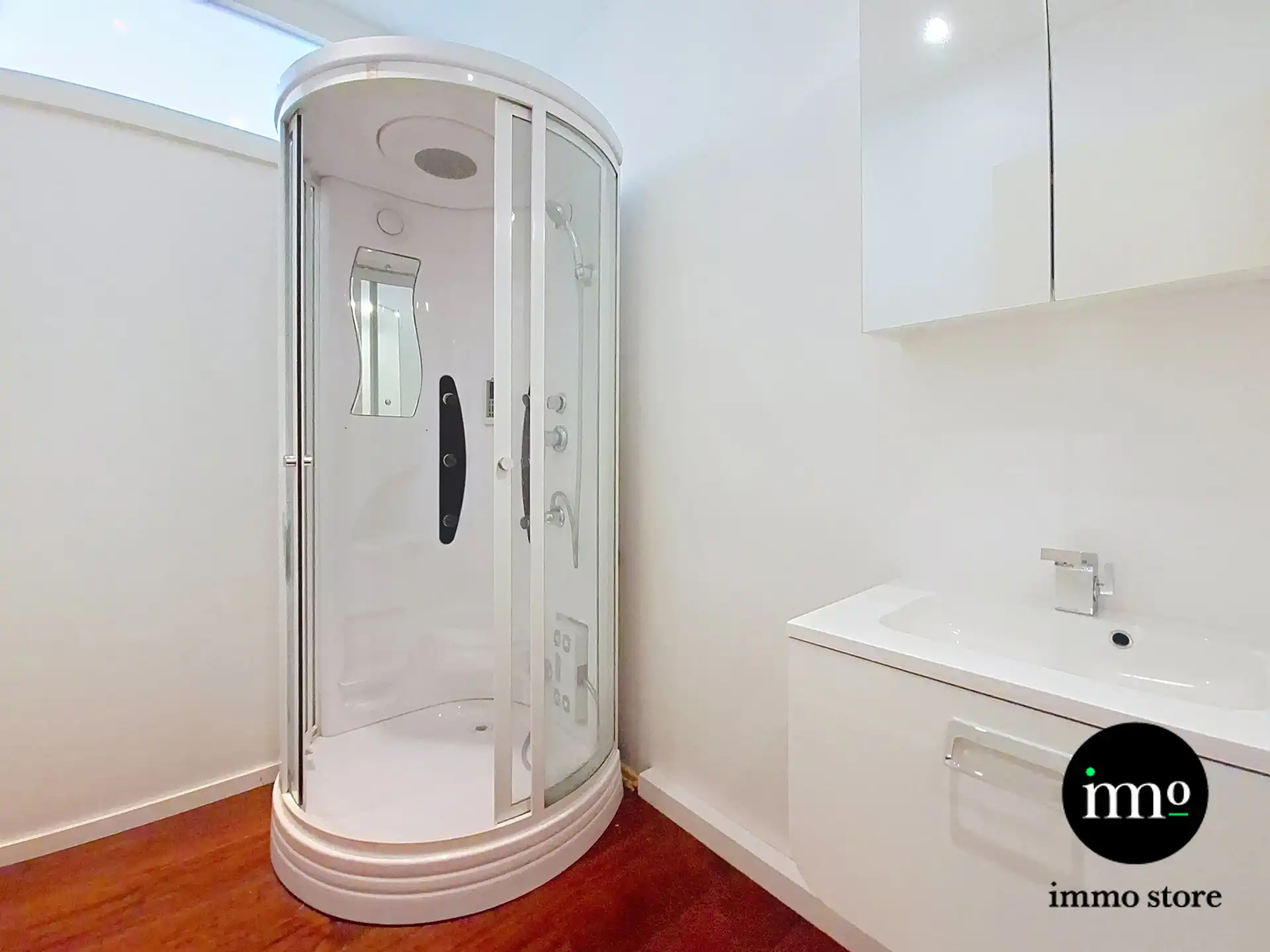 Lichtrijke bureauruimte met studio comfort foto 8