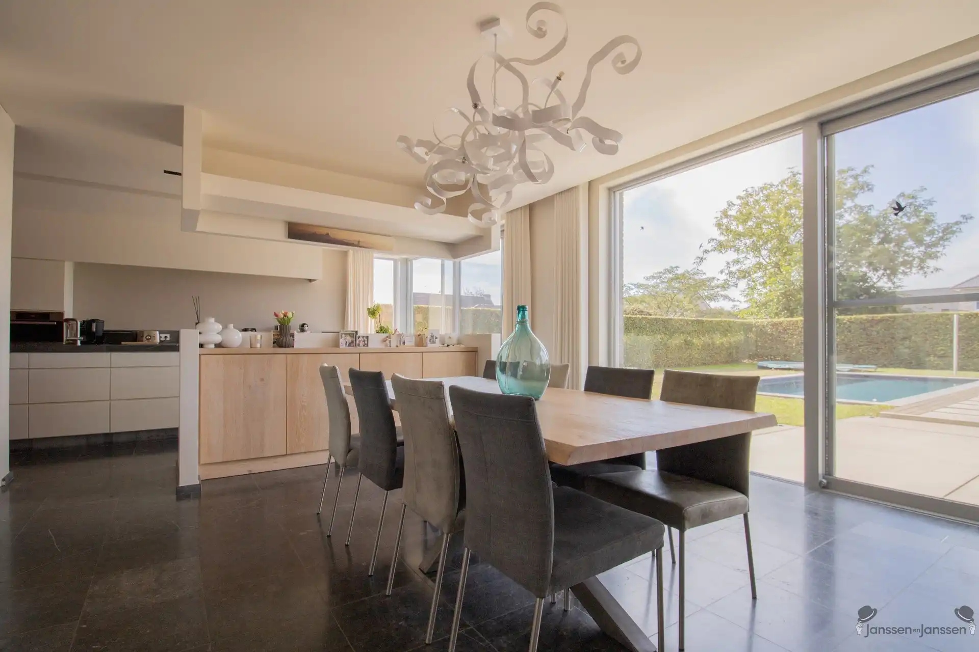 Ruime villa met 5 slaapkamers, 2 badkamers, buitenzwembad en poolhouse op 1.020 m² foto 5