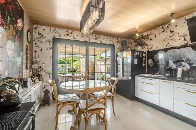 Knappe stijvolle instapklare woning - 4 slpkmrs !! foto 8