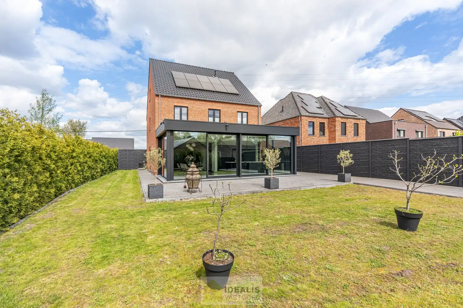 EEN BIJZONDER RIANTE WONING VAN MAAR LIEFST 302M² WOONOPPERVLAKTE OP EEN KNAP PERCEEL VAN 5A 90CA. foto 8