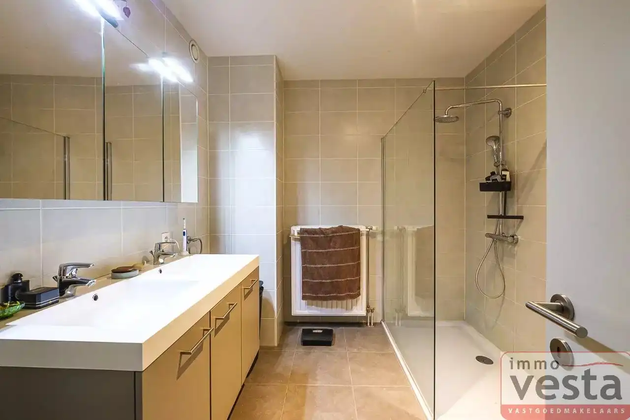 Goed onderhouden appartement in centrum Sint-Truiden foto 5