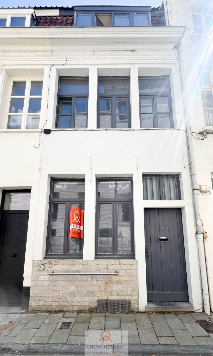 Karaktervolle stadswoning met buitenruimte aan Sint-Baafskathedraal foto 28