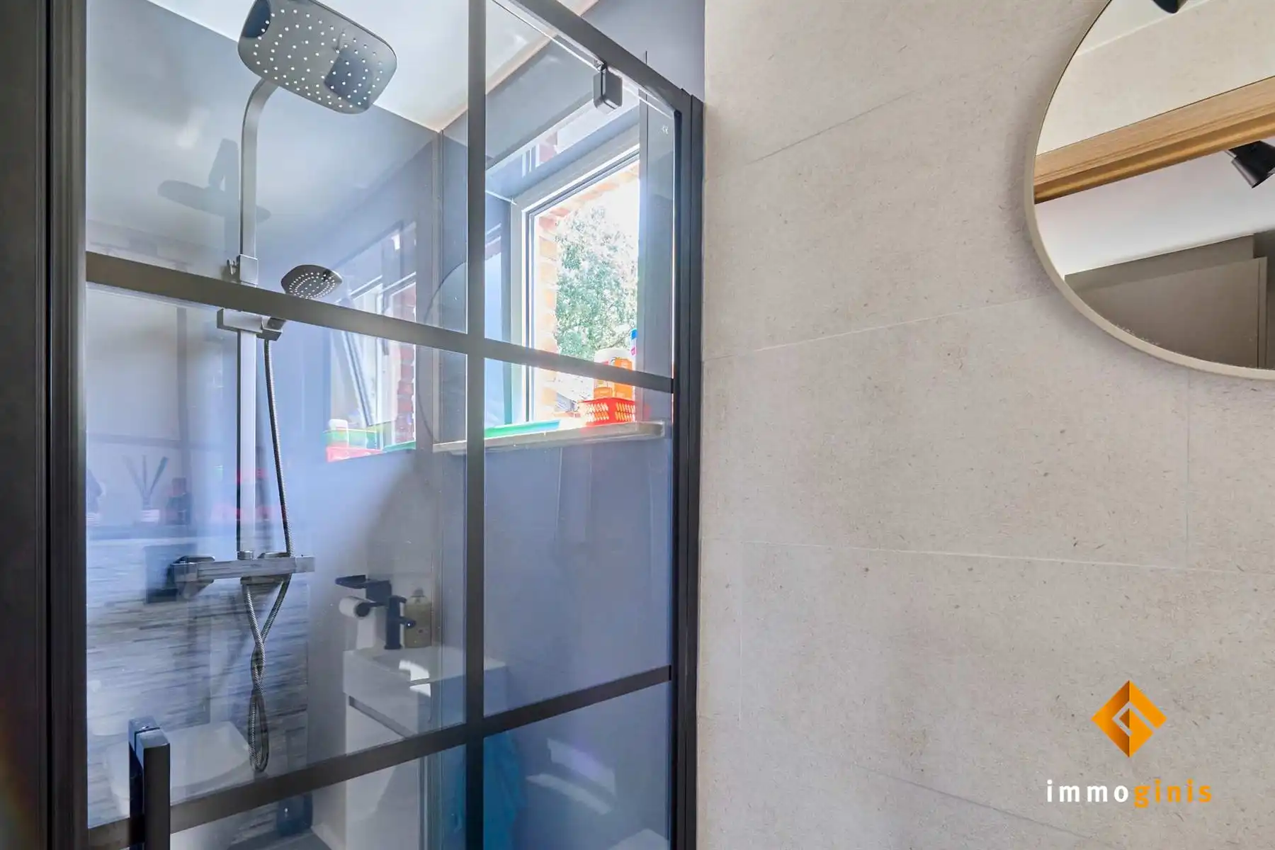Instapklare woning met 2 slaapkamers op een perceel van 11a11ca, op een groene locatie.  foto 11