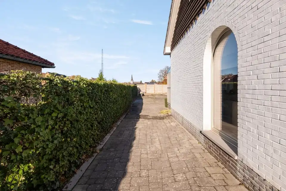 RUIME EN RUSTIG GELEGEN BUNGALOW MET 4 SLKS EN ZWEMBAD OP EEN PRACHTIG PERCEEL VAN 764M² foto 37