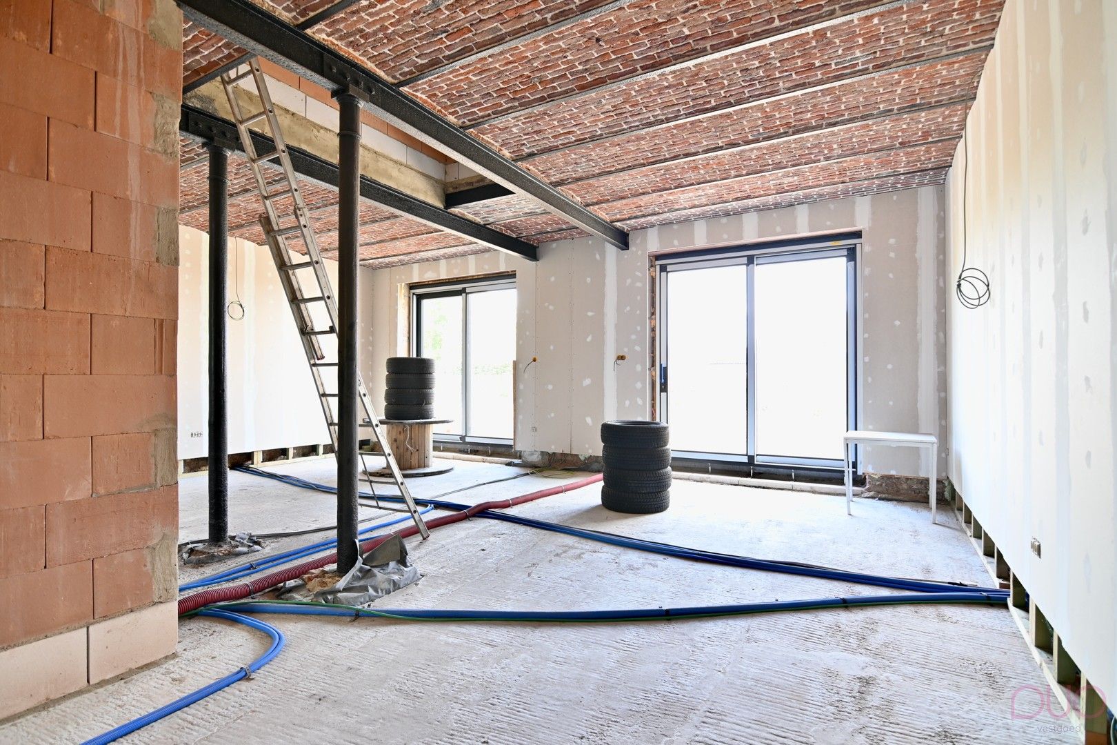 Exclusieve charmante vierkantshoeve in Gingelom met 5 slaapkamers,  drie afzonderlijke vakantiewoningen, grote schuur en achterliggende weide foto 57