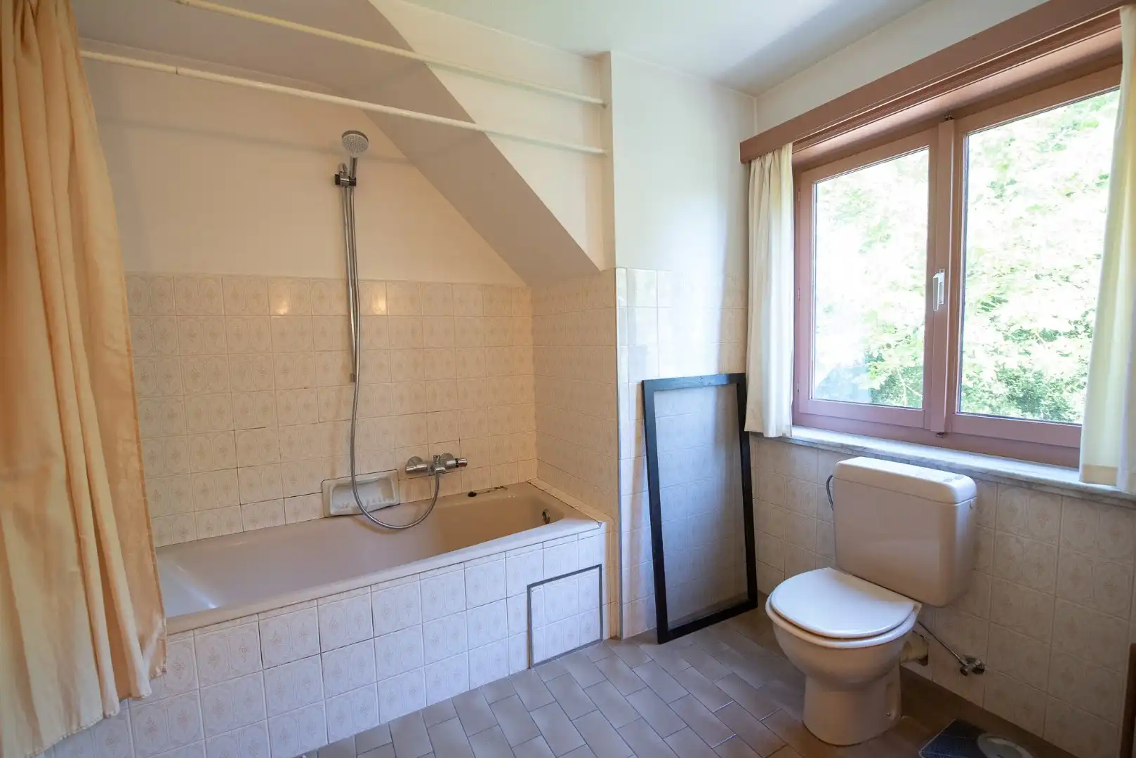 TE KOOP te Waregem: Ruime open bebouwing op 549m² met zeer gunstige ligging (SEV). foto 12