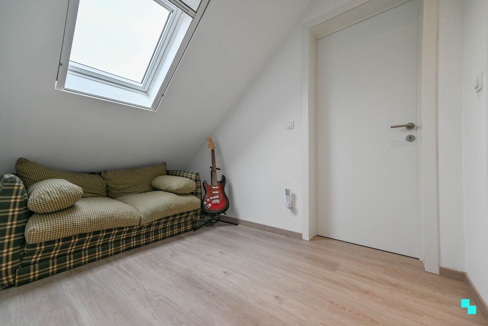 Recent gerenoveerde gezinswoning te Sint-Eloois-Winkel foto 22